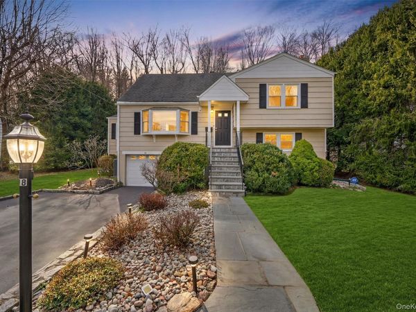 18 Clovebrook Road , Valhalla, NY 10595