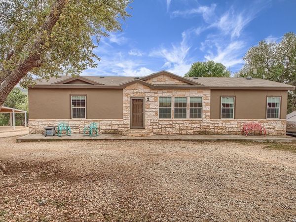 349 County Road 2471, Hondo, TX 78861