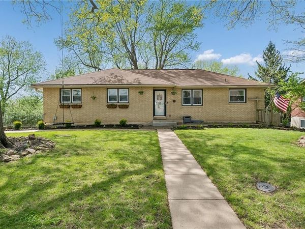 904 Ridgeway Drive, Liberty, MO 64068