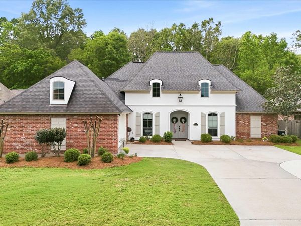 12403 Oak Fields Dr, Geismar, LA 70734