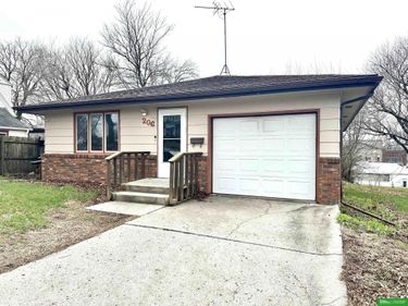 206 N Thomas Street, Oakland, NE 68045