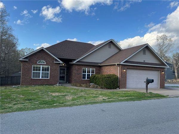 12 Cranfield Drive , Bella Vista, AR 72714