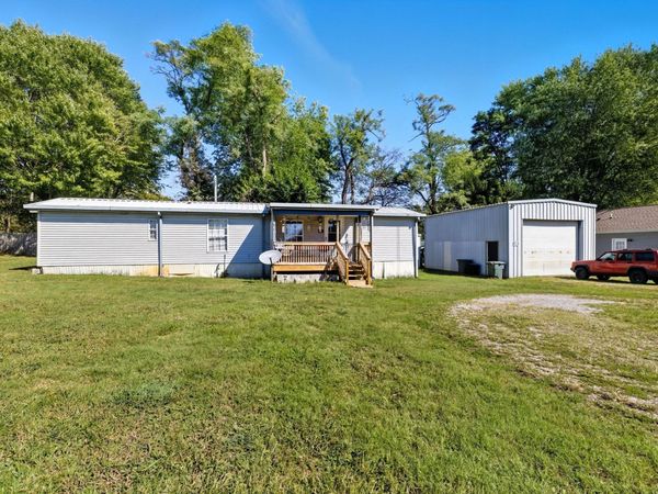 207 Center St , Portland, TN 37148