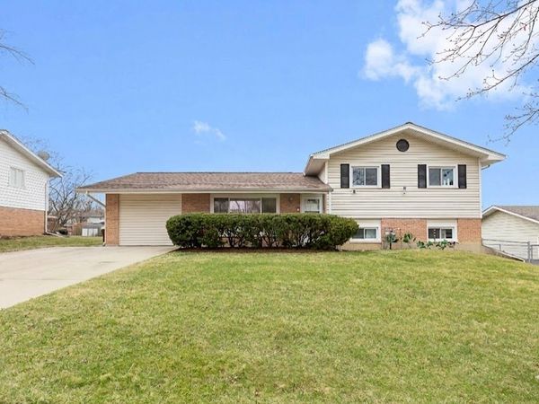 1910 Ashley Road, Hoffman Estates, IL 60169