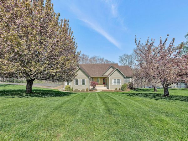353 Deerpath DR , Hardy, VA 24101