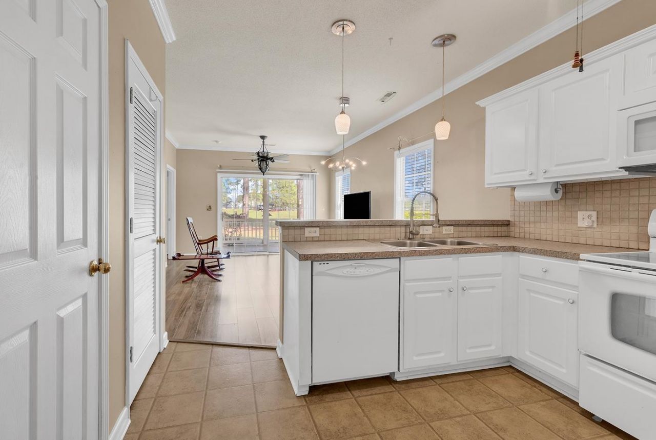 248 Sun Colony Blvd. Photo 7