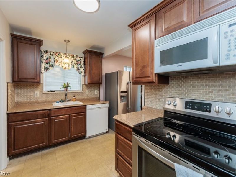 2071 Wrenford Road , South Euclid, OH 44121 Photo 9