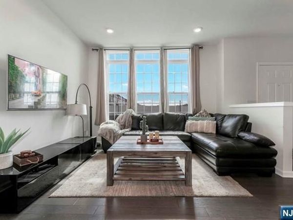 1 Kennedy Lane, WOOD RIDGE, NJ 07075