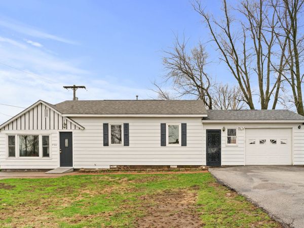 730 5th Street , Buffalo, IA 52728