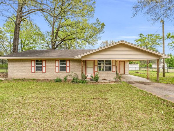 160 Chisholm, Starkville, MS 39759