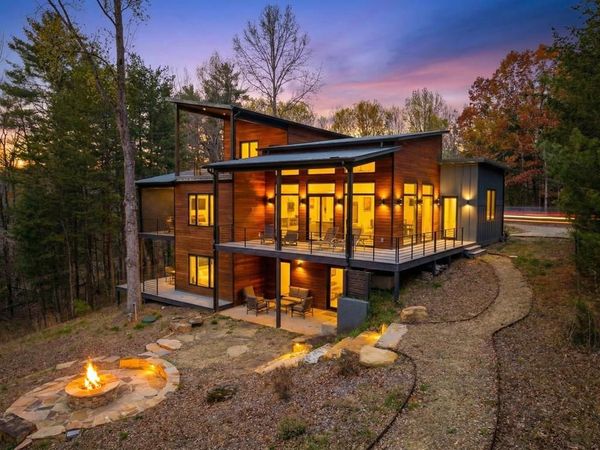 23 Lake Trail W, Hiawassee, GA 30546