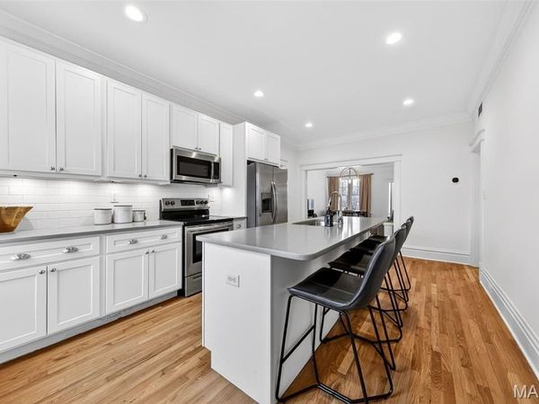 5394 Pershing Avenue , St Louis, MO 63112