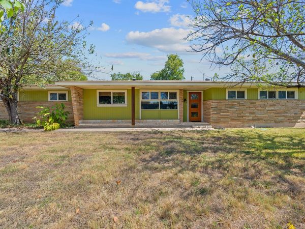 700 Corral LN , Austin, TX 78745