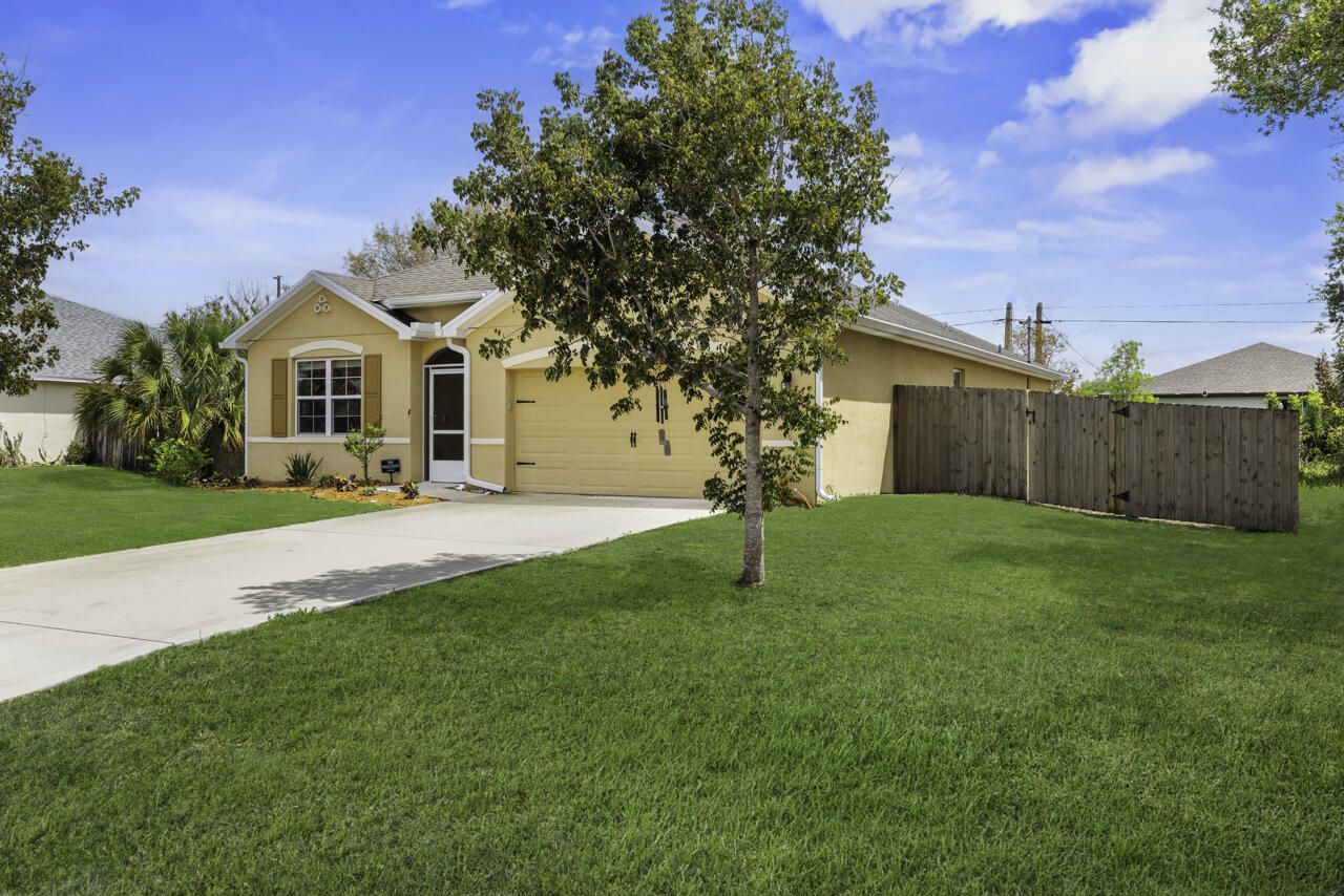 462 SW Kaabe Avenue, Port Saint Lucie, FL 34953 Photo