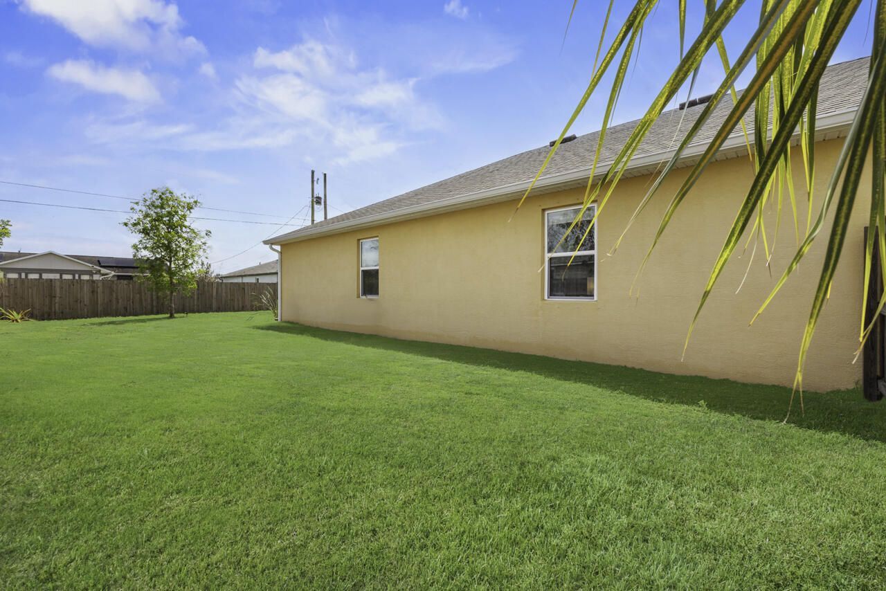 462 SW Kaabe Avenue, Port Saint Lucie, FL 34953 Photo