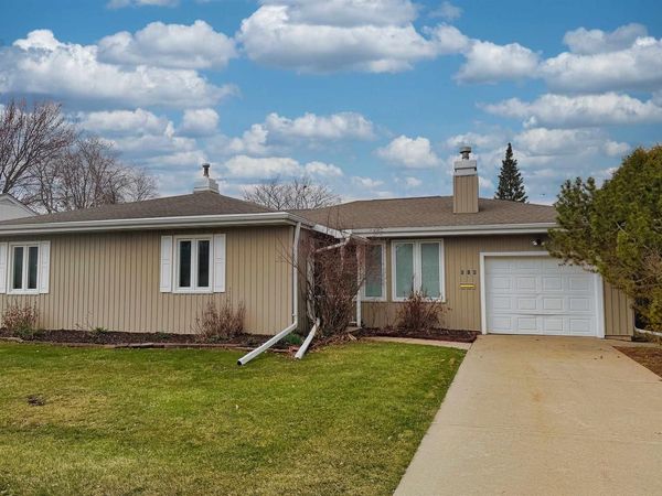 814 HARMEL AVENUE, Oshkosh, WI 54902