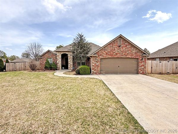 3693 Lexington Avenue , Tahlequah, OK 74464