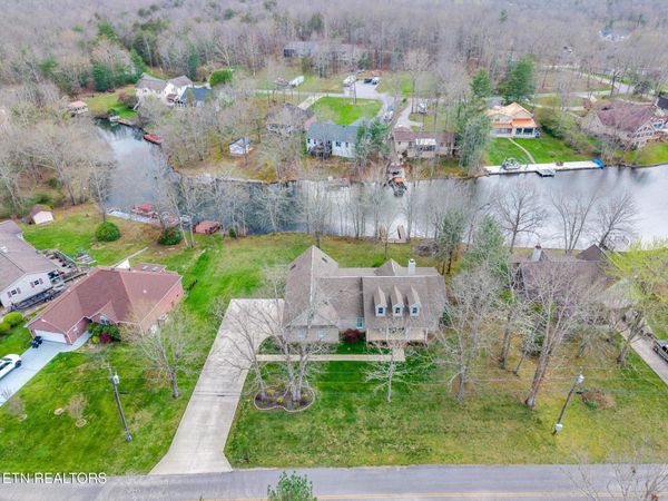 9019 Cherokee Tr, Crossville, TN 38572