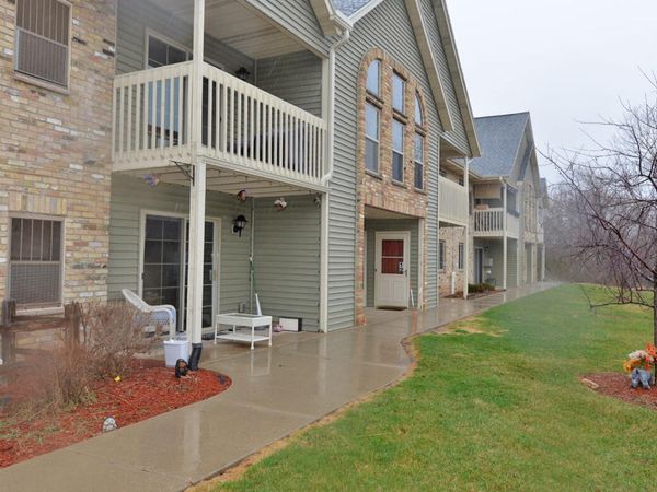 3650 E Barbara Ct, Unit 12, Oak Creek, WI 53154