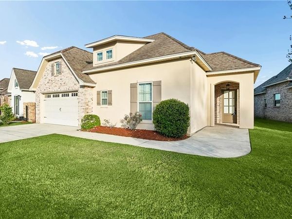 109 SAINT CALAIS Place, Madisonville, LA 70447