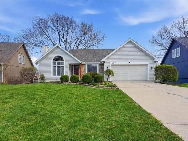 15717 Outlook Street, Overland Park, KS 66223