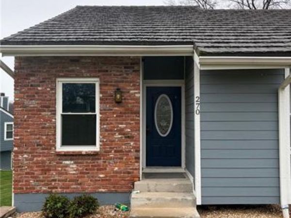 270 NE Bayview Drive, Lee's Summit, MO 64064