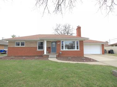 20906 Thiele Street, Saint Clair Shores, MI 48081