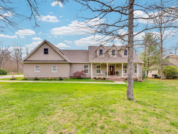 9019 Cherokee Trl, Crossville, TN 38572