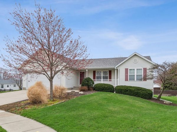 421 Lee Court , Dewitt, IA 52742