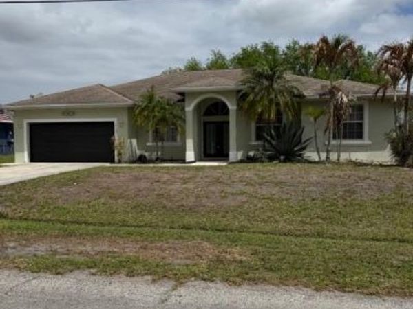 522 SE Nome Drive, Port St. Lucie, FL 34984