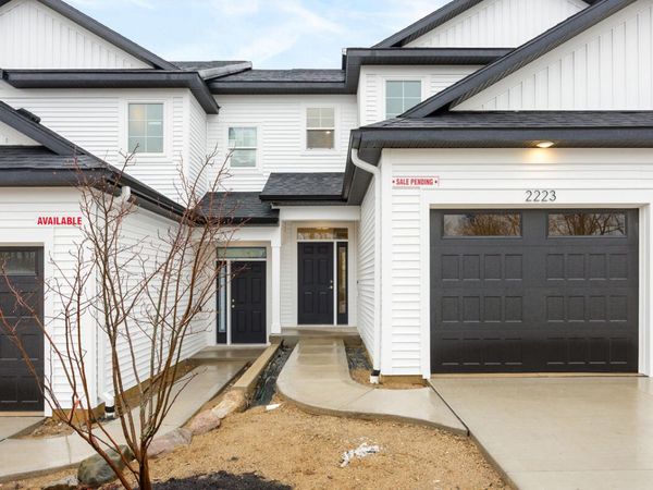 2221 Watertown Way NE, Grand Rapids, MI 49505