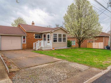 1004 WILLOW Street, Pekin, IL 61554