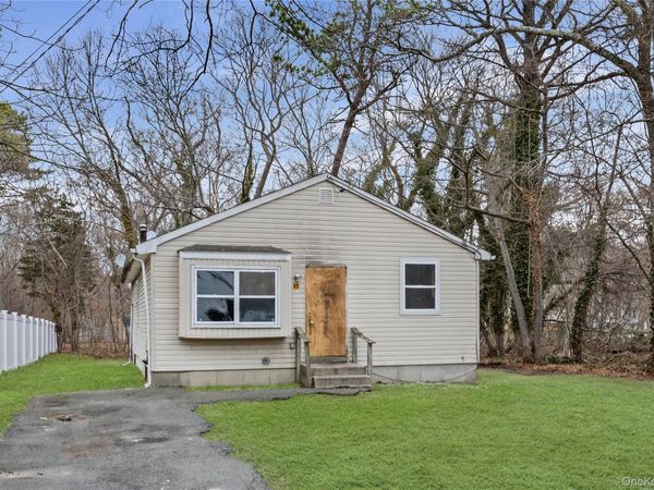 85 Norfleet Lane , Coram, NY 11727