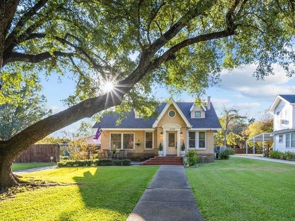 1114 S Crockett Street, Sherman, TX 75090