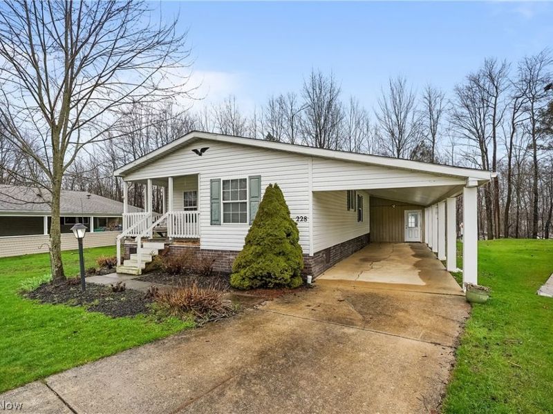 228 Troy Oaks Drive, Hiram, OH 44234 Photo 3