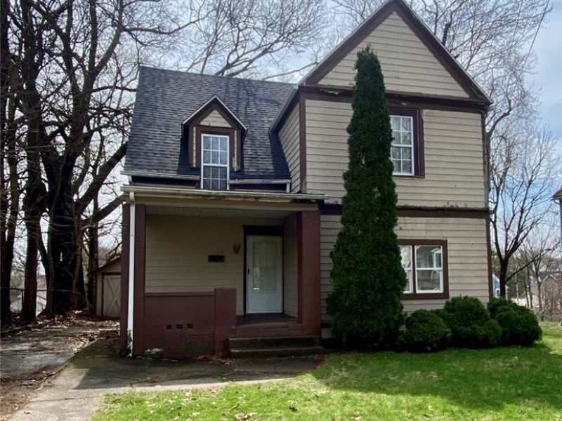390 Doyle Street, Akron, OH 44303 Photo 1
