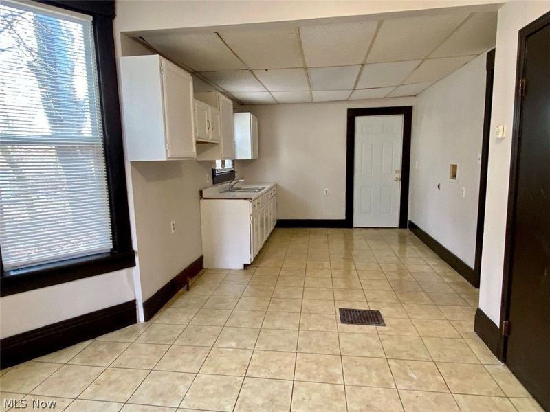 390 Doyle Street, Akron, OH 44303 Photo 5