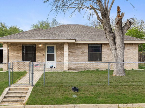 762 Avenue F, Poteet, TX 78065