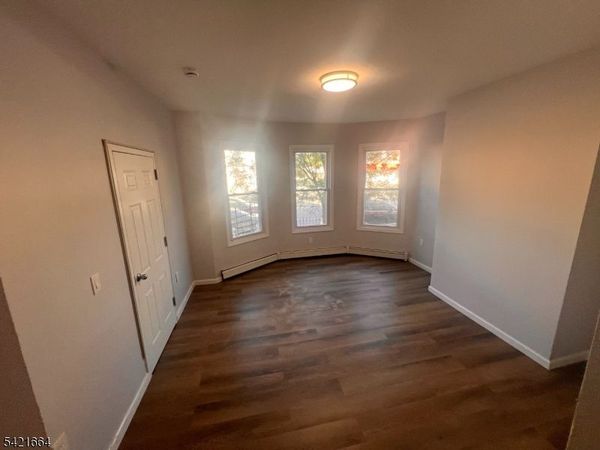 824 MT PROSPECT, Newark, NJ 07104