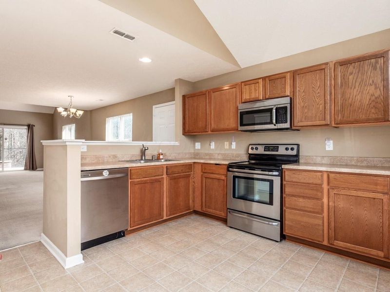 8406 Diversey Loop, Blacklick, OH 43004 Photo 12