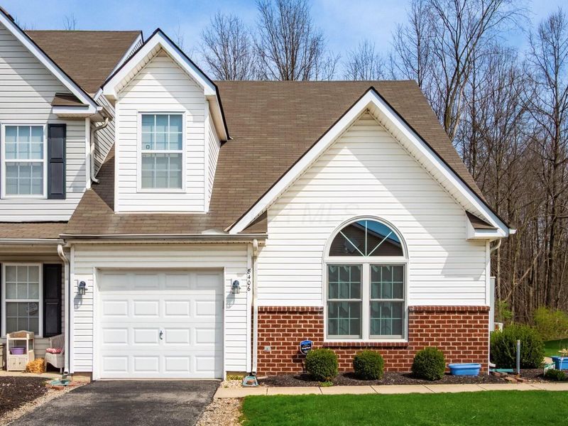 8406 Diversey Loop, Blacklick, OH 43004 Photo 2