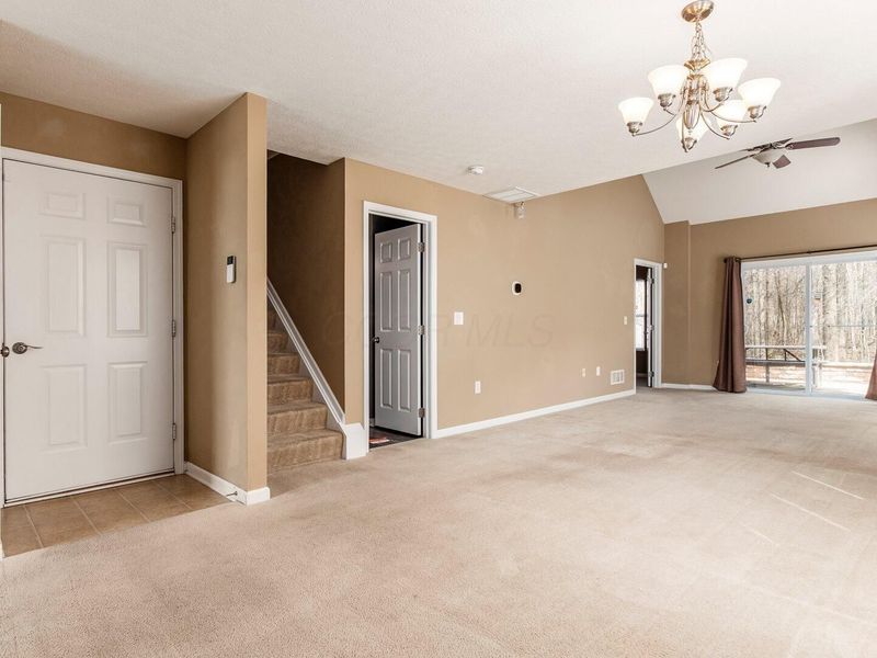 8406 Diversey Loop, Blacklick, OH 43004 Photo 5