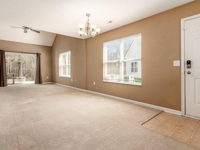 8406 Diversey Loop, Blacklick, OH 43004 Photo 6