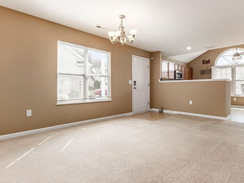 8406 Diversey Loop, Blacklick, OH 43004 Photo 8