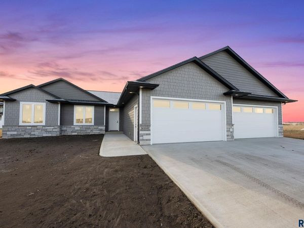 6105 W 54th St, Sioux Falls, SD 57107