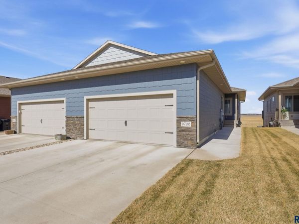 9700 W Broek Dr, Sioux Falls, SD 57106