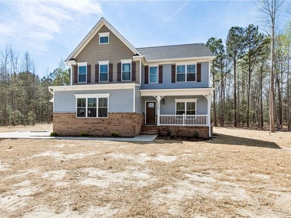 11348 East West Parkway , Gloucester, VA 23061