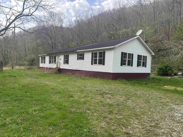 113 Caldwell Lane, Clothier, WV 25047
