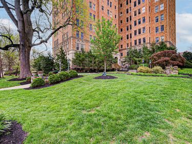 2140 Bonnycastle Avenue, Unit 3E, Louisville, KY 40205