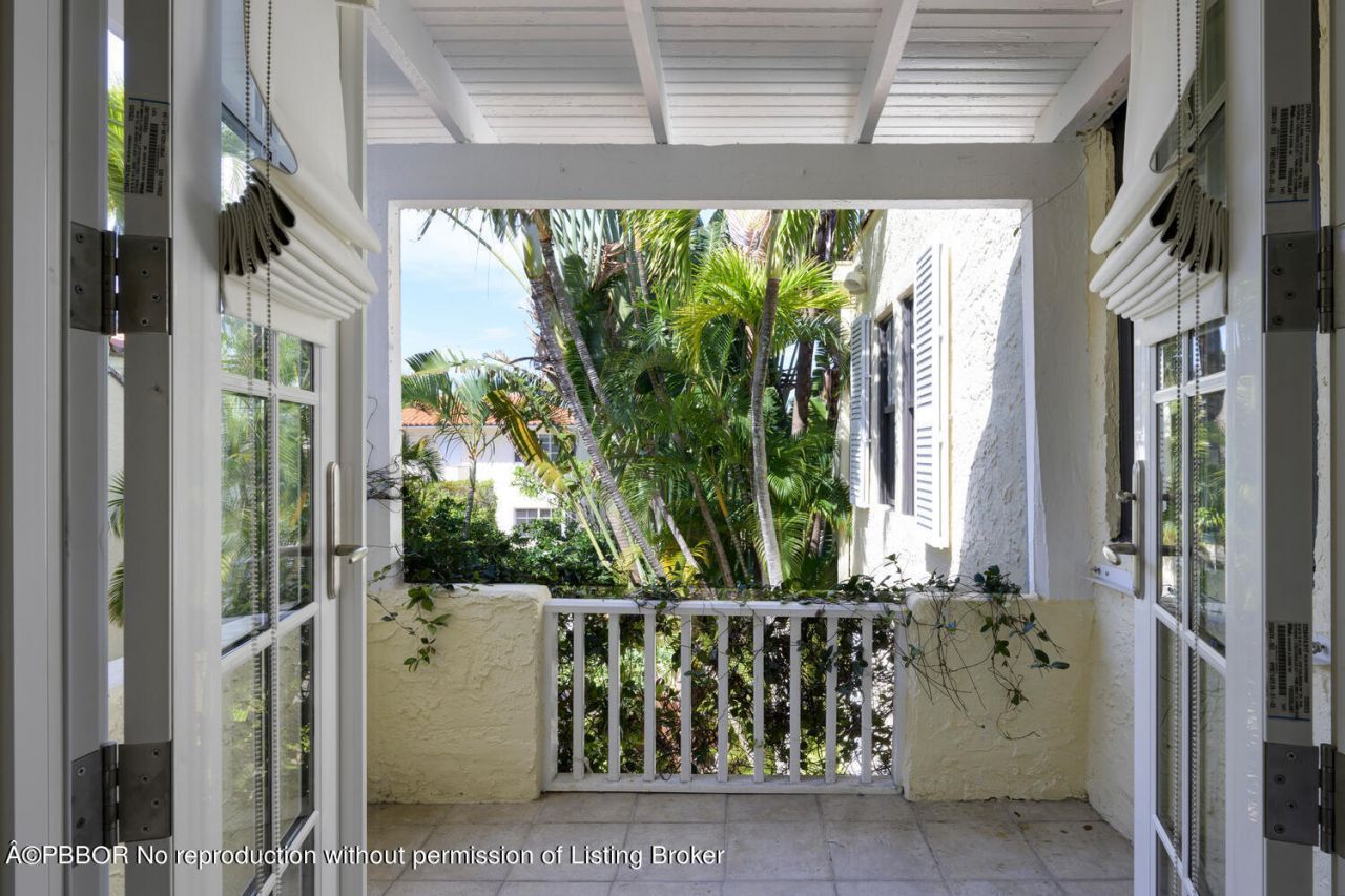 260 Oleander Avenue, Unit E3, Palm Beach, FL 33480 Photo